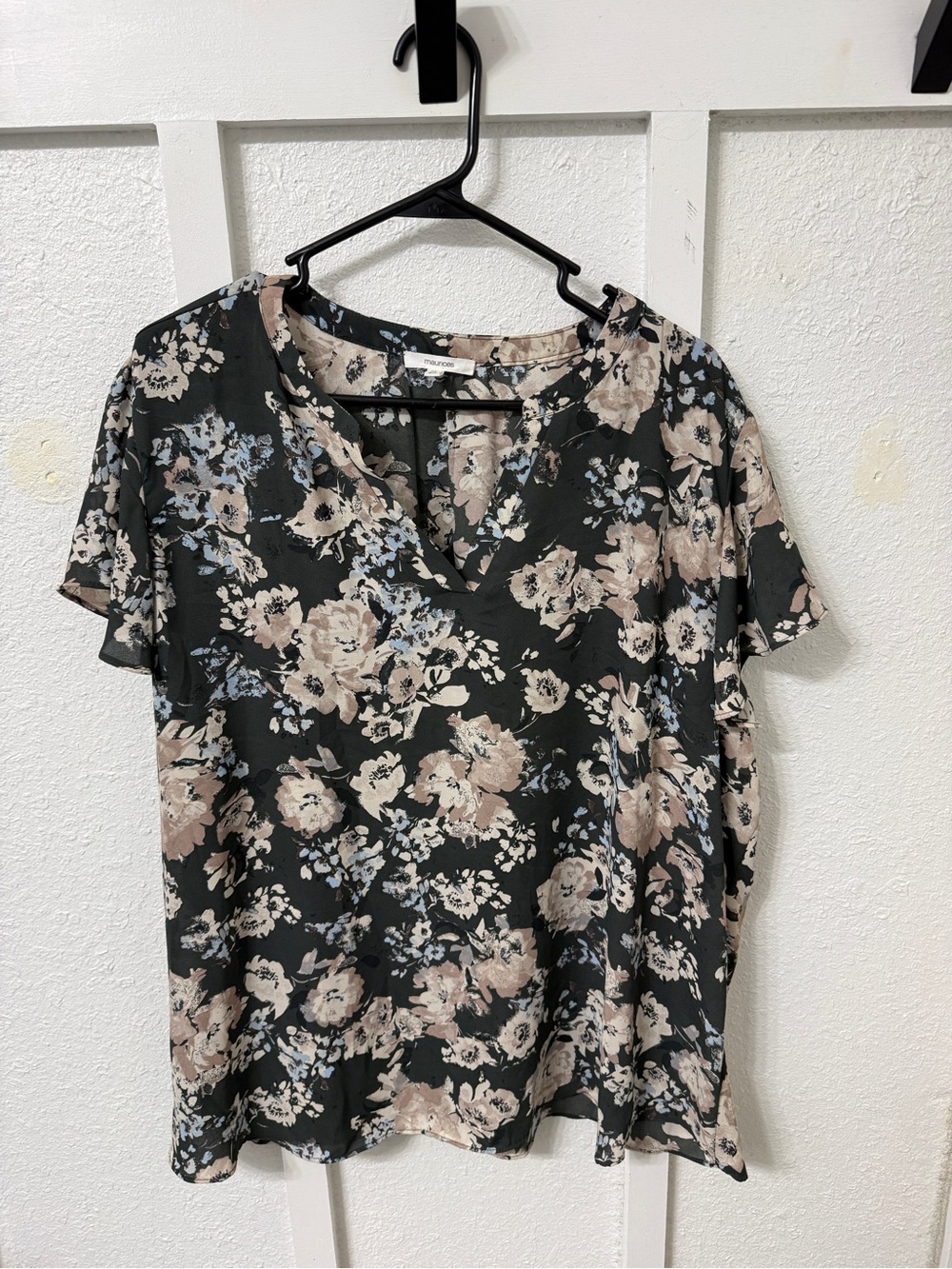 Maurices Black Floral V-Neck Short Sleeve Blouse
